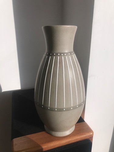 Mid century retro - mid,